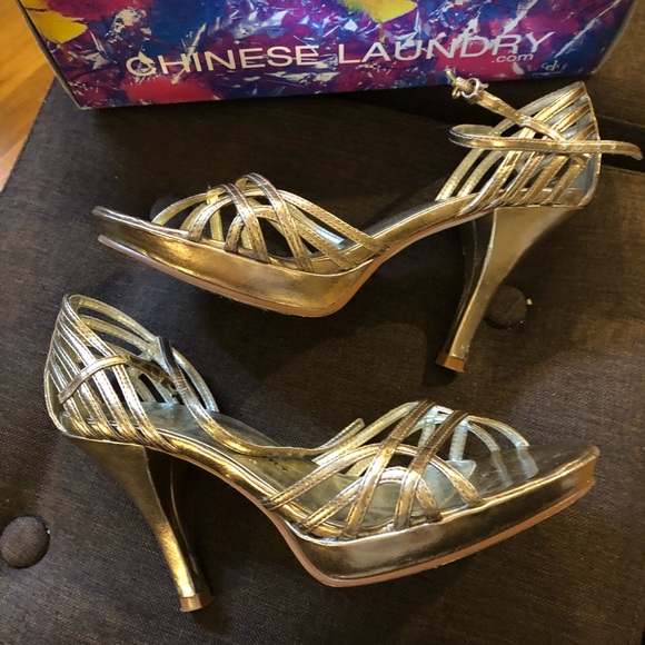 CHINESE LAUNDRY STRAPY OPEN TOE SANDALS - Picture 2 of 7